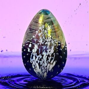 Glass Eye Studio 3” Egg Shape Paperweight Blue Iridescent Controlled Bubbles ‘92